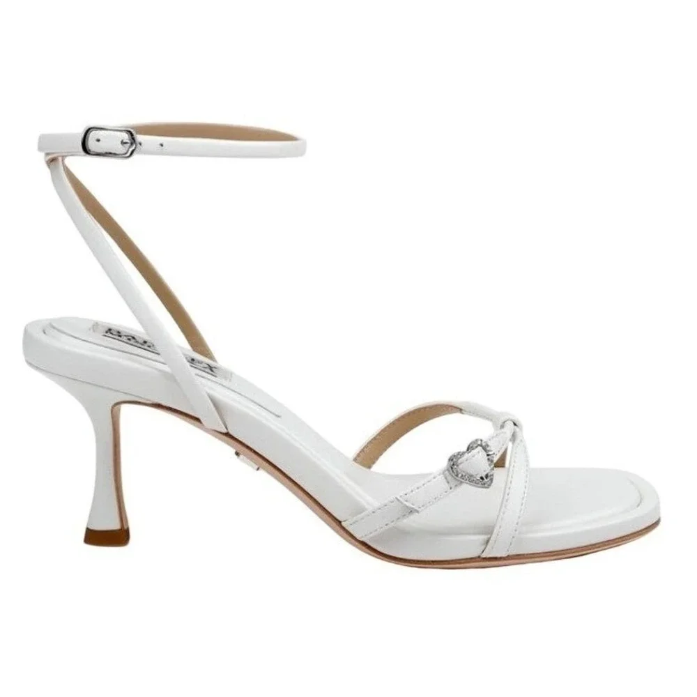 NIB Badgley Mischka Brynna White Leather‎ Heart Buckle Ankle Strap Sandals 9.5